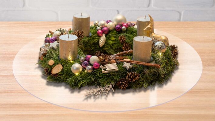 Tischfolie als Unterlage für den Adventskranz